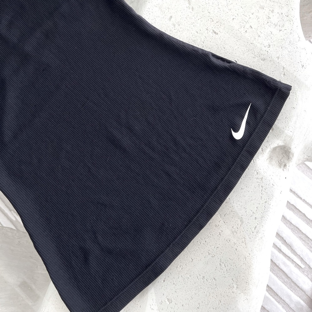 Nike - Picture 2 of 3
